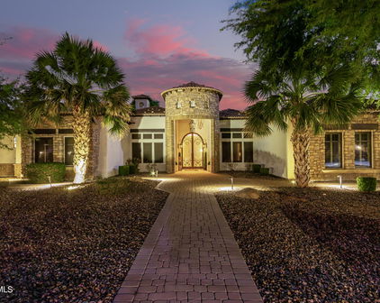 2346 E Sanoque Court, Gilbert