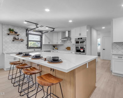 6613 W Sweetwater Avenue, Glendale