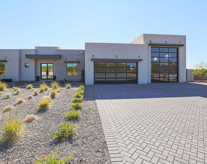 6733 E Peak View Road, Cave Creek