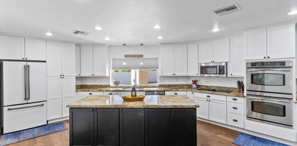 7126 W John Cabot Road, Glendale