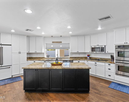 7126 W John Cabot Road, Glendale