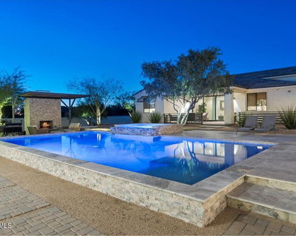 6566 E Dixileta Drive, Cave Creek