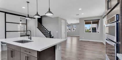 687 W Flintlock Way, Chandler